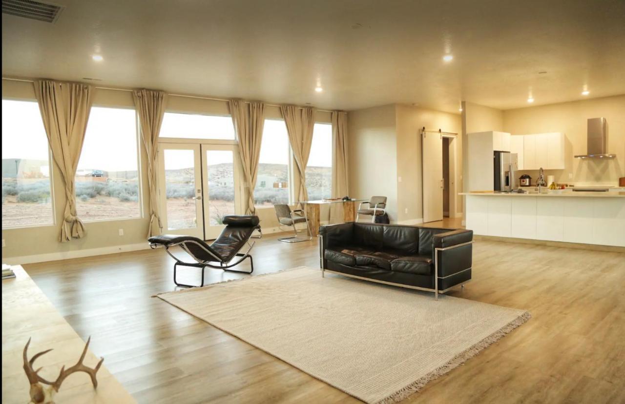 Page Arizona Border Town- Grand Serenity Room With Mesa Views Big Water Exterior photo