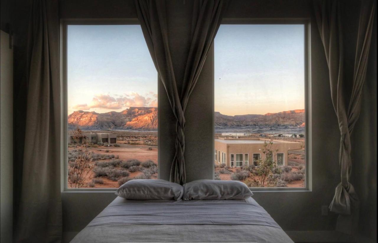 Page Arizona Border Town- Grand Serenity Room With Mesa Views Big Water Exterior photo