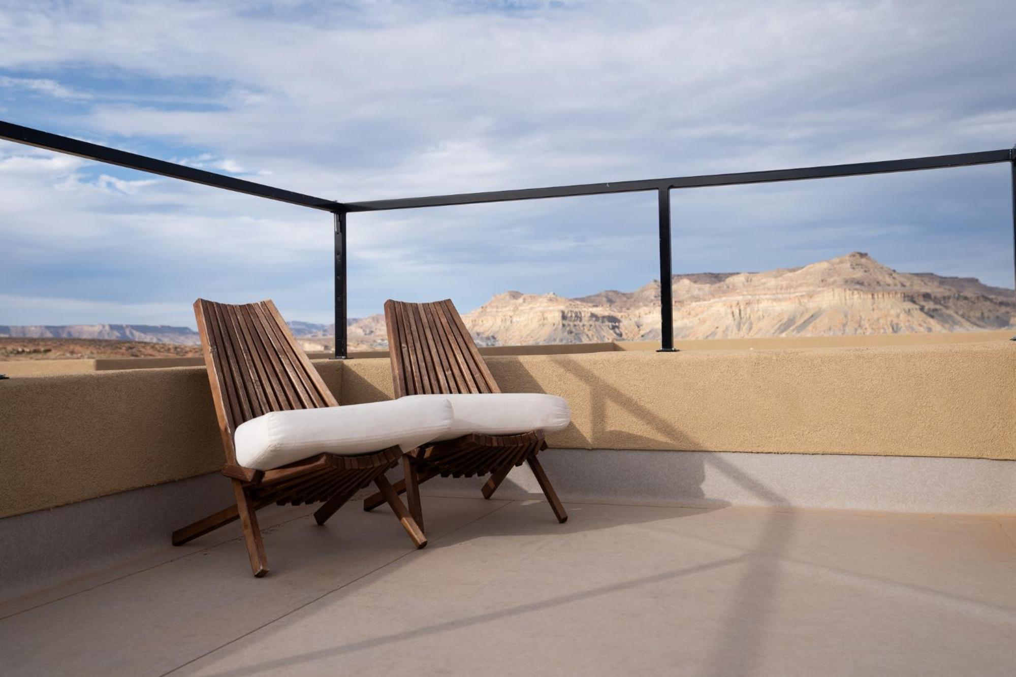 Page Arizona Border Town- Grand Serenity Room With Mesa Views Big Water Exterior photo