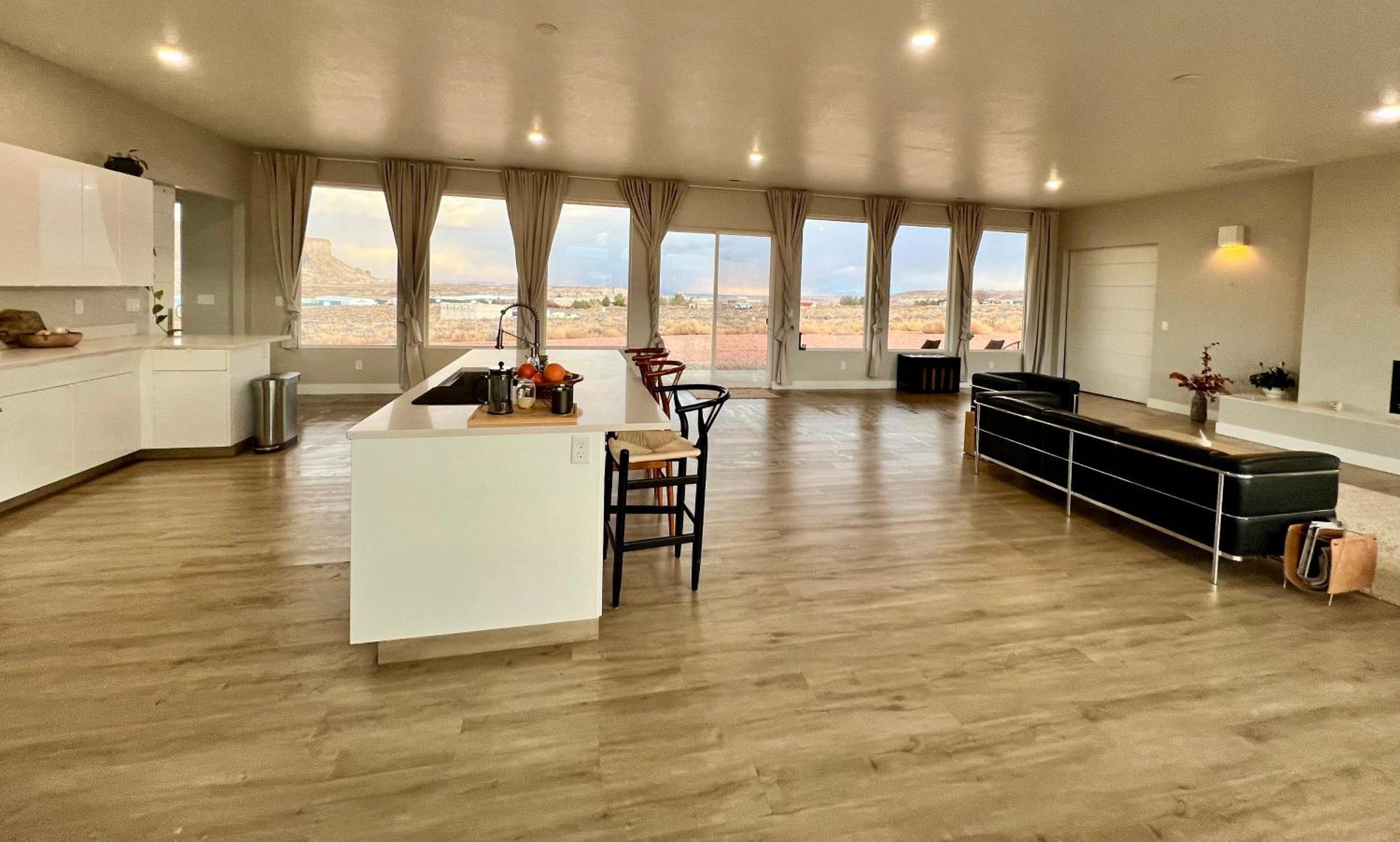 Page Arizona Border Town- Grand Serenity Room With Mesa Views Big Water Exterior photo