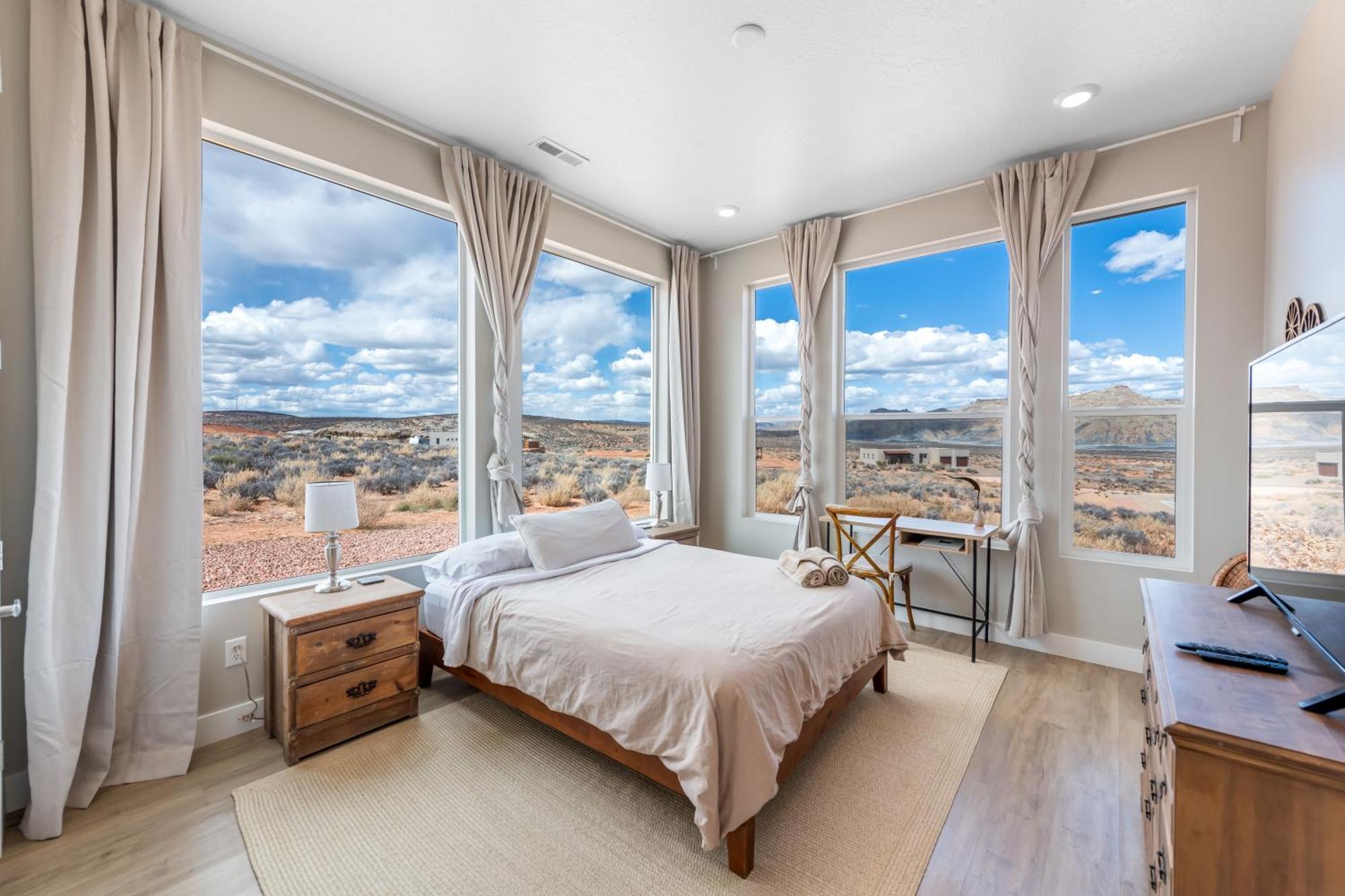 Page Arizona Border Town- Grand Serenity Room With Mesa Views Big Water Exterior photo